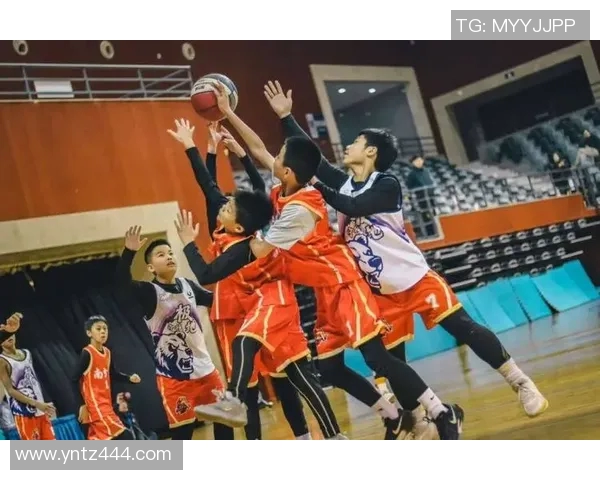 大学生挑战安道尔BC的篮球赛场展现青春激情与团队精神